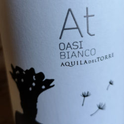 Oasi Bianco, originale espressione di un antico vitigno
