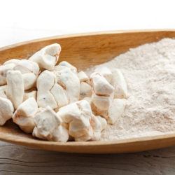 Pane con la corteccia degli alberi di Sappada: un omaggio alle foreste colpite dalla tempesta Vaia